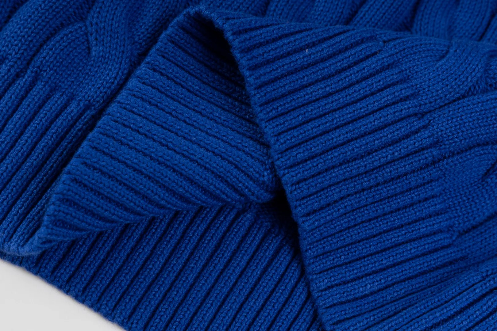 P220 #R91 RALPH LAUREN Ralph Lauren fourteen colors classic small label embroidery round neck pullover cable cardigan sweater men's top, high-density LOGO embroidery on the chest, original customization of tag accessories. Made of pure cotton yarn, pure cotton is skin-friendly and comfortable, small label war horse embroidered twist button round neck sweater 🐎 high quality, follow the blogger to learn how to wear it! Let’s buy a Ralph Lauren cable sweater. It’s a super hard-to-find series after it became popular. It’s hard to find one on the official website. It’s simple and practical to wear, with a lazy and loose feel. The thickened fabric has more texture, feels soft and delicate, and has a loose fit. Whether worn alone or layered, you can wear different styles of fashion with just one piece!   Size：XS S M L Sleeve length: 59/60/61/62/63
